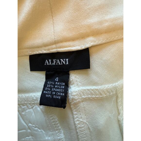 Alfani Ivory Skinny Pants Gold Zip Detail Pleated Front Size 4 NWT - Picture 7 of 8